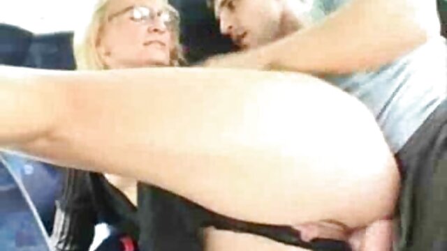 Odlično :  Črn moški in zaobljena lepotica se nežno srečata v spalnici Video posnetki za odrasle 
