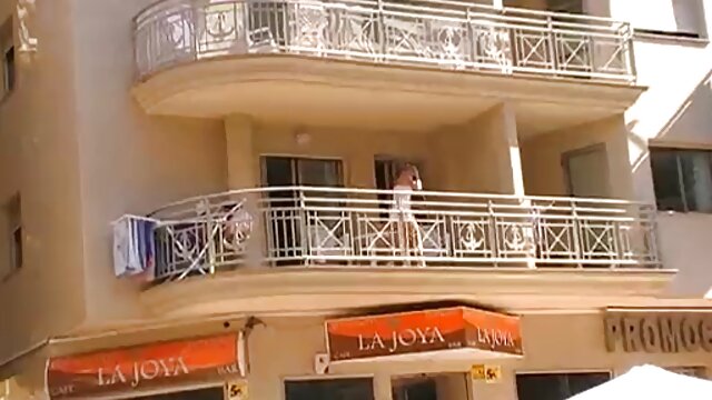 Odlično :  Povabna črna piščanka daje mokro luknjo najboljšemu prijatelju z BBC Video posnetki za odrasle 