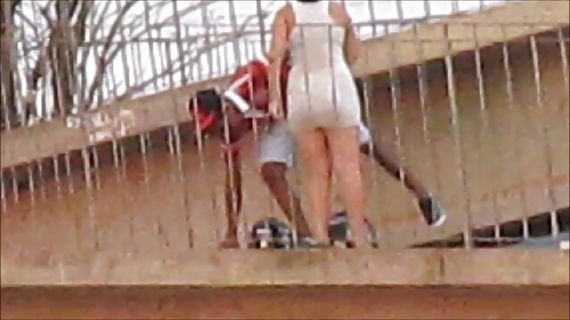 Odlično :  Blondinka varuška jaha klienta pod nadzorom njegove žene Video posnetki za odrasle 