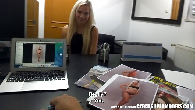 Odlično :  Skupina poželjivih blondink igra umazane lezbične igrice Video posnetki za odrasle 