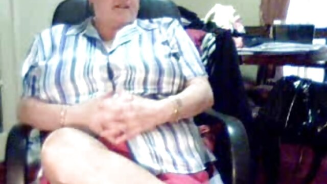 Odlično :  Mlada babe bo imela svojo tesno zadnjico razširjeno v tem Video posnetki za odrasle 