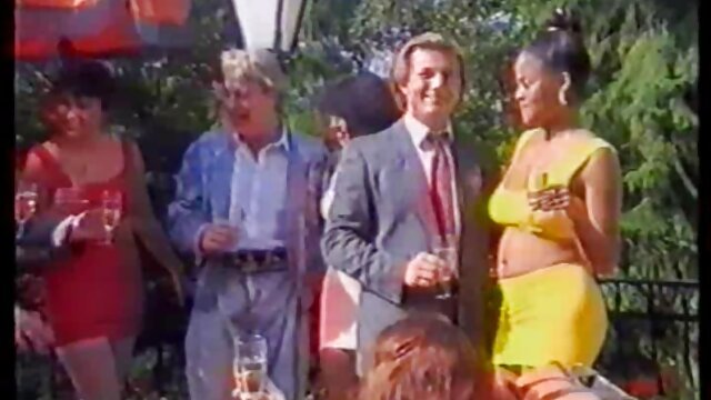 Odlično :  Analna vožnja v hotelski sobi pripelje lepotico do brizgajočega orgazma Video posnetki za odrasle 