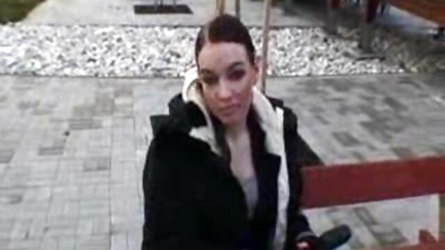 Odlično :  Blondinka MILF z velikimi joški daje svojemu fantu lepo rokovanje Video posnetki za odrasle 