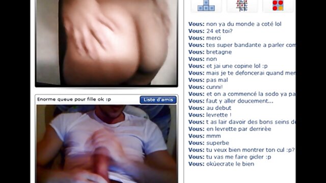 Odlično :  Ljubka najstnica brez naglice skoči na šefovo utripajočo moškost Video posnetki za odrasle 