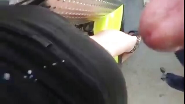 Odlično :  Temnolaska MILF vzame velik kurac v svojo zadnjico Video posnetki za odrasle 