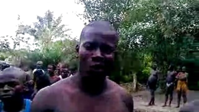Odlično :  Dolgolasa rjavolaska babe sesa in jaha svojega vročega ljubimca Video posnetki za odrasle 