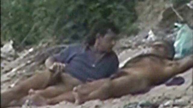 Odlično :  Ebony dragi ljubi svojega belega partnerja in je več kot pripravljena, da ga poka Video posnetki za odrasle 