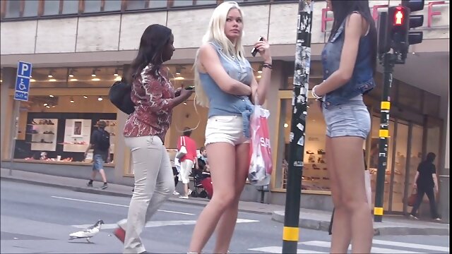 Odlično :  Lucky gentleman ima na voljo dve poželeni punčki Video posnetki za odrasle 