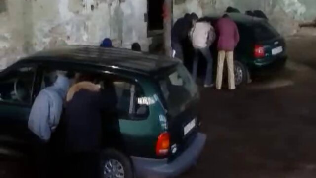 Odlično :  Blondinka v rdečih škornjih iz lateksa dobi trdo poka Video posnetki za odrasle 
