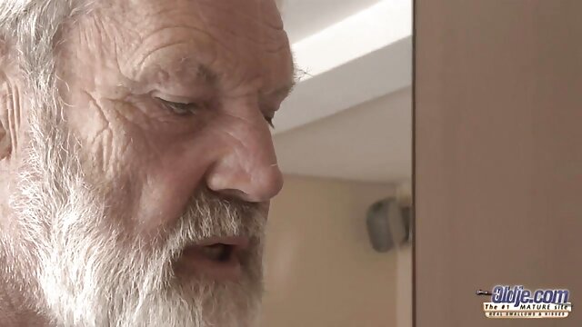 Odlično :  Pussyfuck je najboljša sprostitev za črno dekle z majhnimi joški Video posnetki za odrasle 