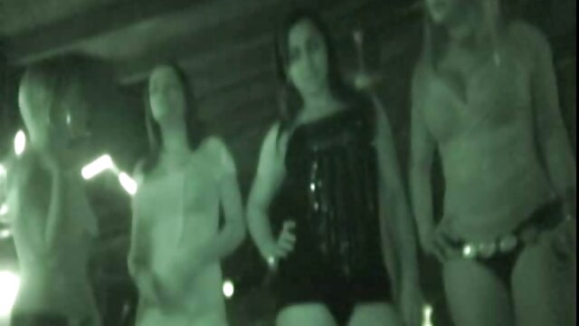 Odlično :  18-letna srčka je deležna analne akcije v športnih copatih Video posnetki za odrasle 