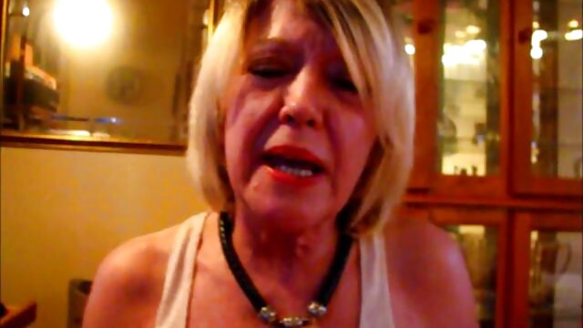 Odlično :  MILF rjavolaska se pridruži vroči blondinki za neverjetno gonzo trojko Video posnetki za odrasle 