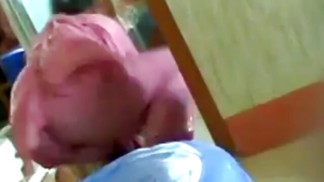 Odlično :  Starejši par prepove najstniško rjavolasko v trojčku Video posnetki za odrasle 