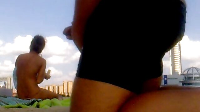 Odlično :  Petite inked babe, ki uživa v ekstremnem vezanju vrvi Video posnetki za odrasle 