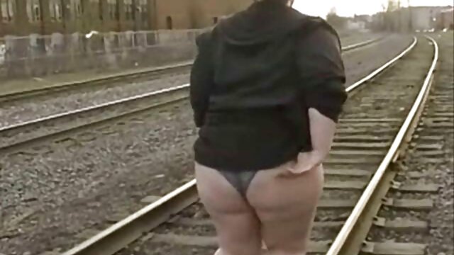 Odlično :  Bimbo gal močno zajebal njene poredne lezbične sostanovalke Video posnetki za odrasle 