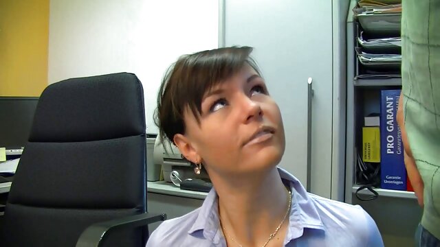 Odlično :  Dva prsata najstnika želita izkusiti debel dong POV slog Video posnetki za odrasle 