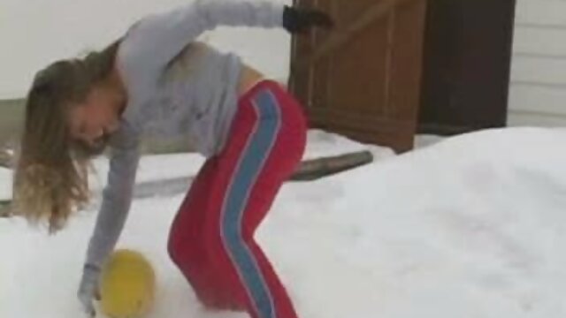 Odlično :  Drobni tranny se pogovarja z debeluškim tipom Tommyjem Pistolom Video posnetki za odrasle 