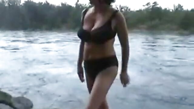 Odlično :  Goth babe Charlotte Sartre dobi v rit njen pohoten tip Video posnetki za odrasle 