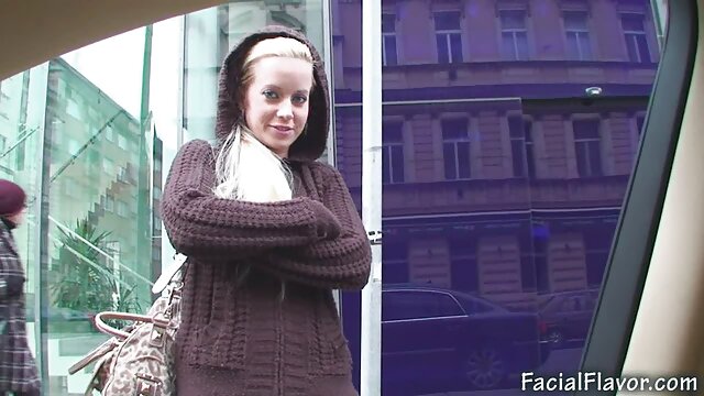 Odlično :  Luštna zagorela naravna zanič in jebe mesnatega tiča v kuhinji Video posnetki za odrasle 