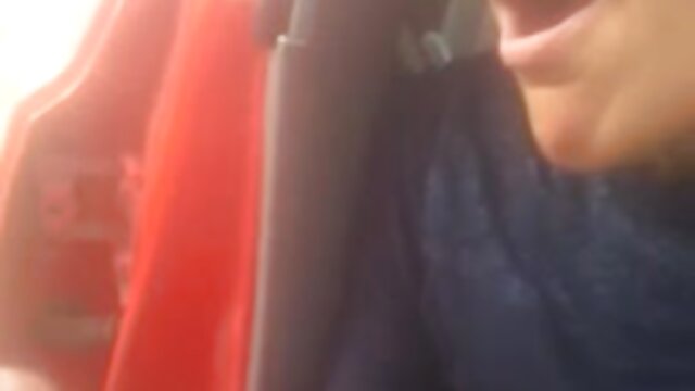 Odlično :  Petite Latina gal se sleče na avdiciji in sesa agentovega tiča Video posnetki za odrasle 