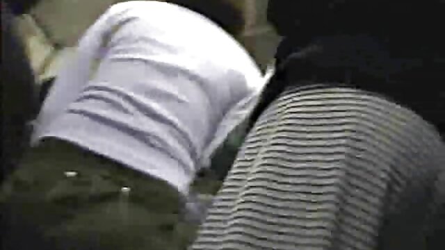 Odlično :  Tetovirana lezbijka praznuje z naravno plavolaso ​​sostanovalko Video posnetki za odrasle 