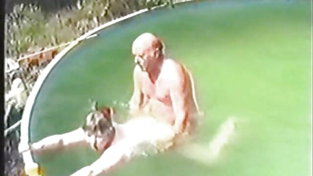 Odlično :  Strokovna blondinka za sesanje tiča seksa v spalnici Video posnetki za odrasle 