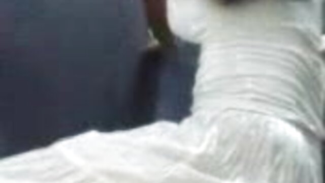 Odlično :  Dekle zbudi lenega fanta s fahanjem in uživa v seksu pred kamero Video posnetki za odrasle 