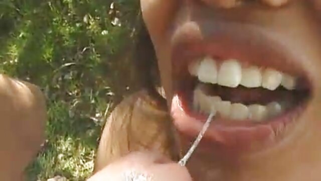 Odlično :  Petelin lačen srček sesa slasten dong v POV Video posnetki za odrasle 