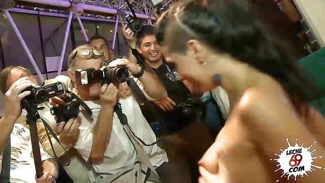 Odlično :  Čudovito blondinko je slikar zajebal v razredu umetnosti Video posnetki za odrasle 