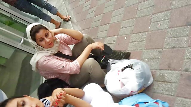 Odlično :  Razkošna blondinka masturbira pred fantovsko kamero Video posnetki za odrasle 