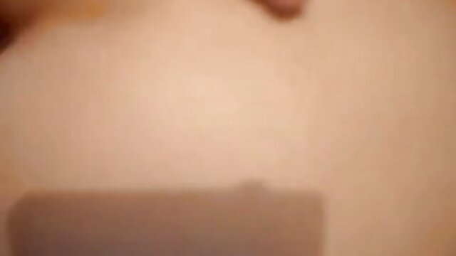 Odlično :  Izjemno vroča blondinka milf trdo dobi gangbanged Video posnetki za odrasle 