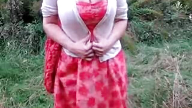 Odlično :  Ljubezenski trikotnik vodi do seksa in fant je vesel, da pokleče dve dekleti Video posnetki za odrasle 