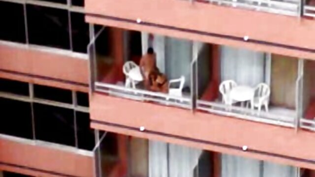 Odlično :  Mlad fant poskuša zadovoljiti elegantno blond pumo v spalnici Video posnetki za odrasle 