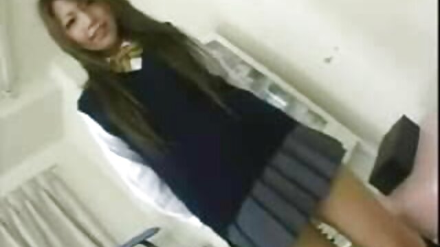 Odlično :  Latina z velikimi prsi po imenu Ella Knox potrebuje dobro obešenega moškega Video posnetki za odrasle 