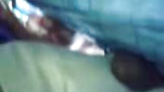 Odlično :  Rdečelaska zvabi knjižnega molja v umazano lezbično afero Video posnetki za odrasle 