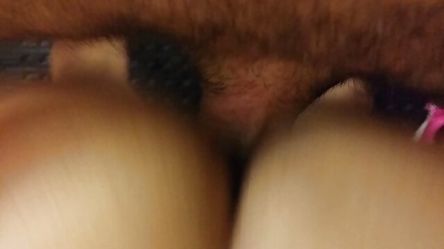 Odlično :  Trojica s to poraščeno MILF konča z eksplozivnim pokom Video posnetki za odrasle 