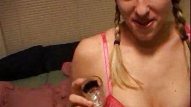 Odlično :  Blondinka MILF ima velik par jošk in mladega ljubimca pri sebi Video posnetki za odrasle 