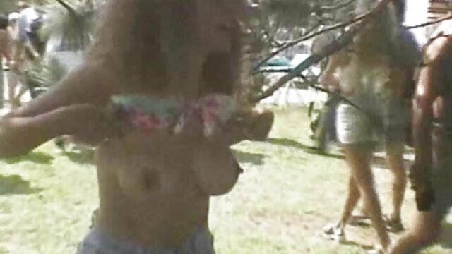 Odlično :  Splendid Latina uporablja spretna usta, da zadovolji snemalčevega tiča Video posnetki za odrasle 